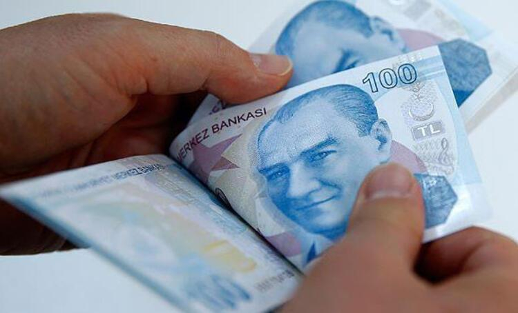 Kasım ve aralık aylarında yıllık enflasyonun baz etkisinden dolayı azalması bekleniyordu. Ancak, kasım ayındaki düşüş beklenenden daha az oldu. Merkez Bankası son enflasyon raporunda yıl sonu enflasyon tahminini yüzde 65,2 olarak açıkladı. Merkez Bankası’nın tahmininin tutması için aralıkta aylık enflasyonun yüzde 1,75’te kalması gerekiyor.Aylık enflasyon aralık ayında yüzde 5 olursa yıllık enflasyon yüzde 70,5; yüzde 7 olursa yıllık enflasyon yüzde 73,7; yüzde 10 olursa yıllık enflasyon yüzde 78,6 olacak.
