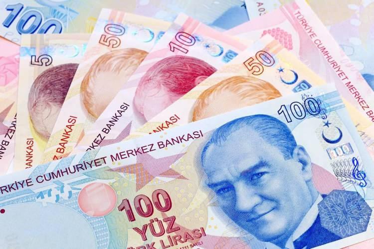 <p>ŞUBAT AYI ENFLASYONUNA GÖRE MEMUR EMEKLİSİ MAAŞI</p>

<p>Memur emeklisi de yüzde 6 toplu sözleşme zammıyla en düşük maaşını 7 bin 901 lira 66 kuruştan 8 bin 375 lira 76 kuruşa yükseltmiş olacaktı. İlk 6 aylık enflasyon yüzde 8'i aştığından  1.8 puanlık enflasyon farkı da maaşlara yansıtılacak. Bu durumda en düşük memur emeklisi maaşı da temmuz ayı için şimdiden 8 bin 517 liraya yükselmiş oldu.</p>
