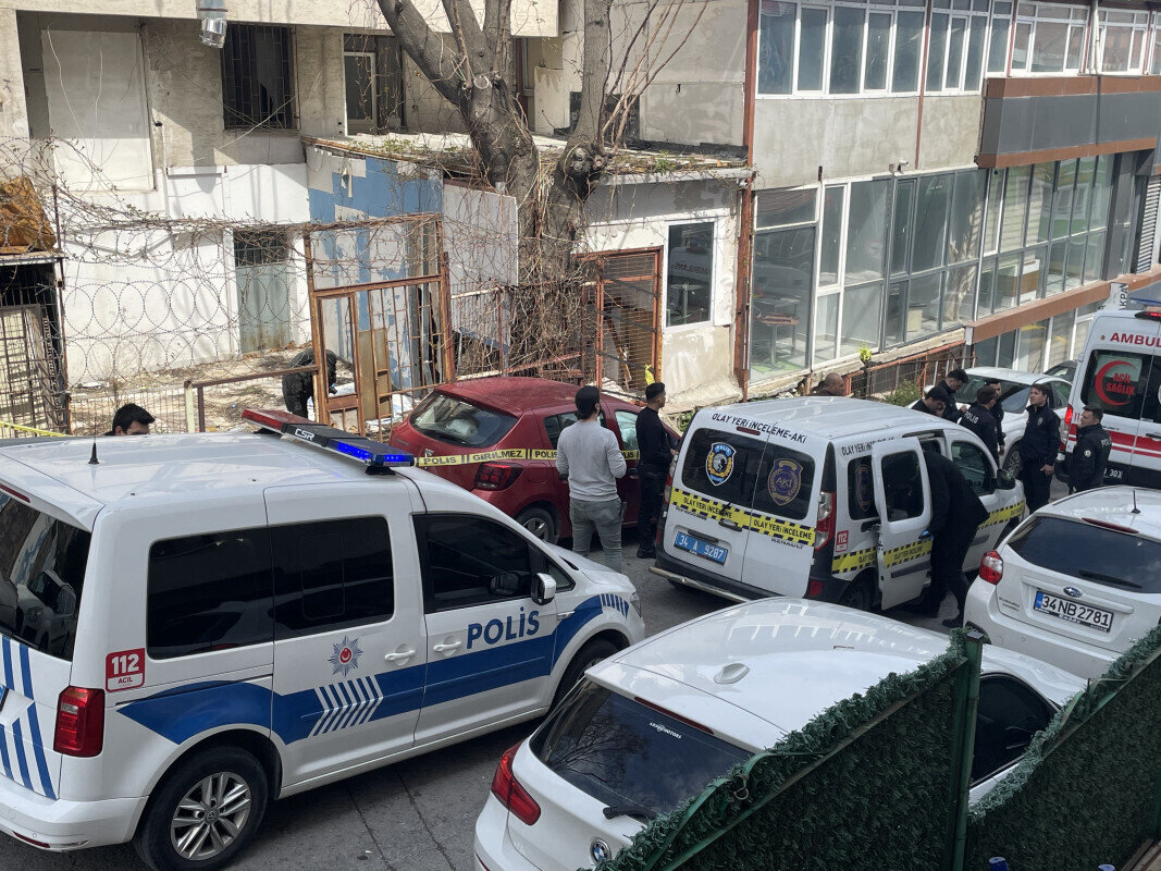 Kadıköy'de hastane müştemilatına giren 1 kişi tabancayla vuruldu