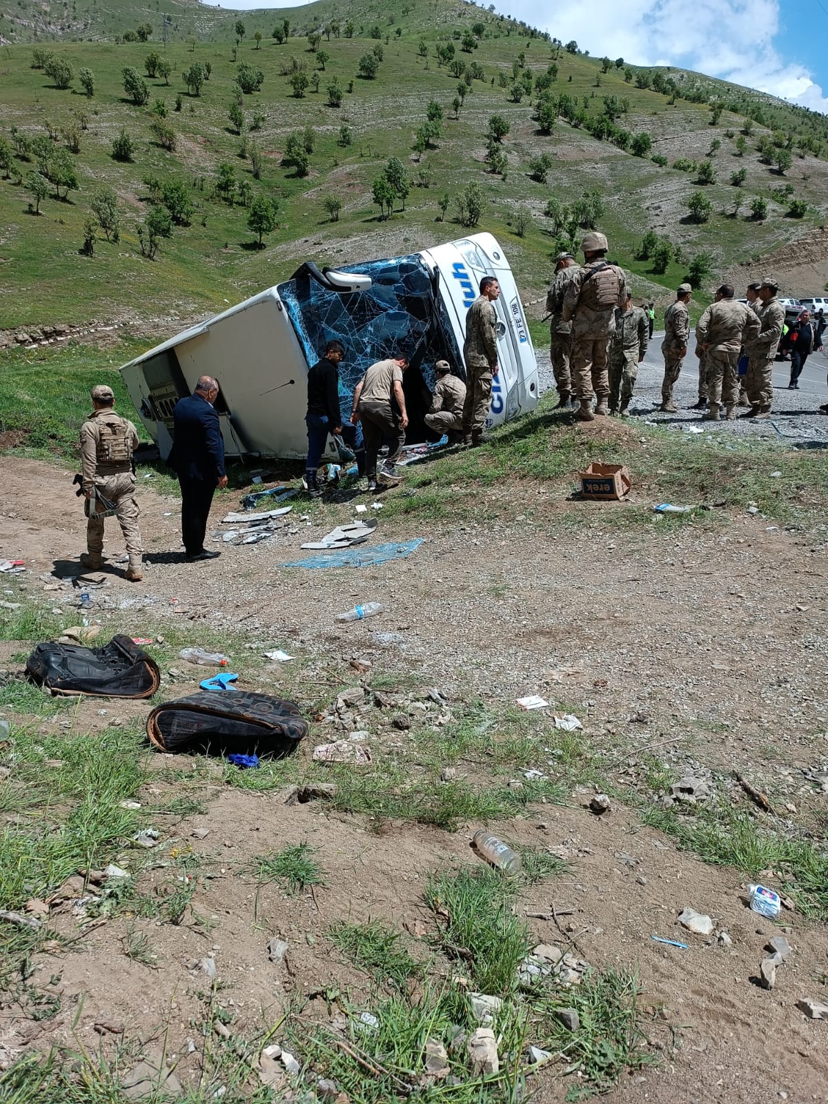 Şırnak'ta askerleri taşıyan otobüs devrildi: 2 şehit, 4 asker yaralı