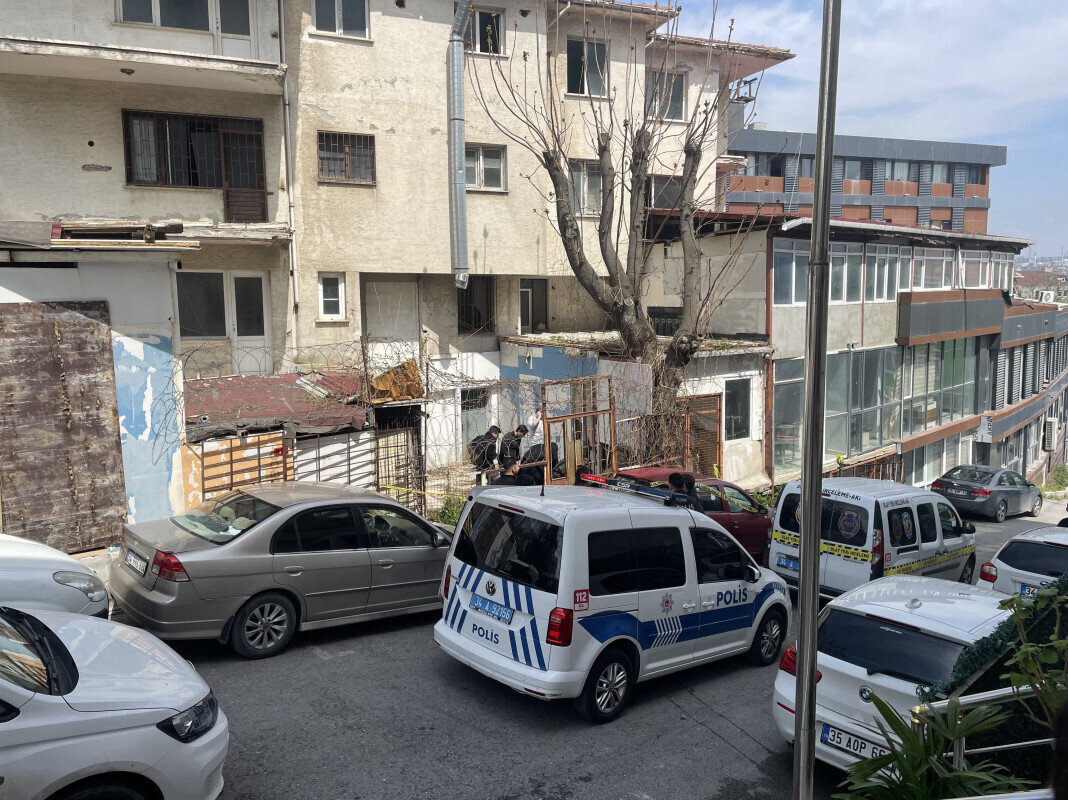 Kadıköy'de hastane müştemilatına giren 1 kişi tabancayla vuruldu