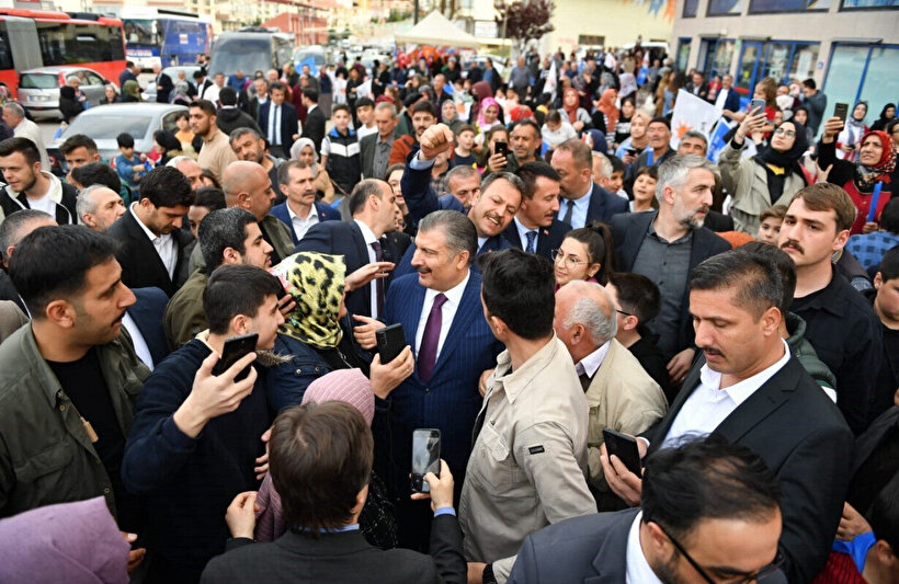 Sağlık Bakanı Koca Altındağ’da inşasına başlanacak hastane alanında incelemelerde bulundu