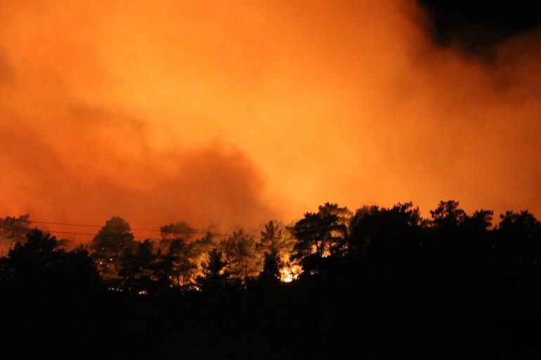 Son dakika Antalya’da orman yangını Devlet Hastanesi ile yerleşim yerleri tahliye edildi