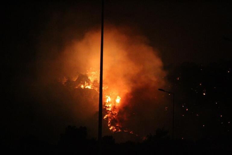 Son dakika Antalya’da orman yangını Devlet Hastanesi ile yerleşim yerleri tahliye edildi