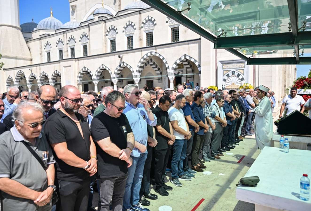 Hastane odasında ölü bulunan Prof. Dr. Gökçen Orhan son yolculuğuna uğurlandı!