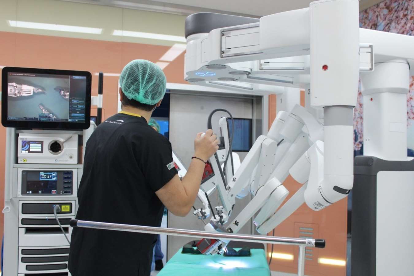 Doktorların imkansız dediği ameliyatı robot cerrah başardı